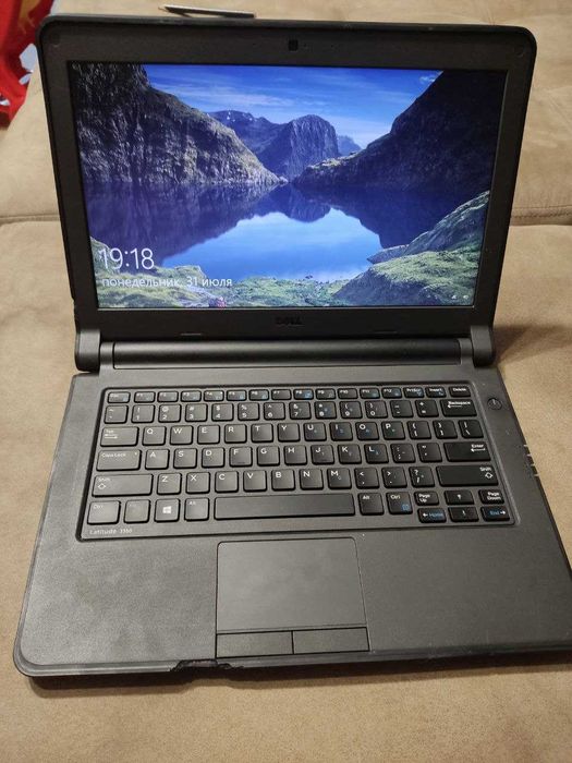 Dell Latitude 3350