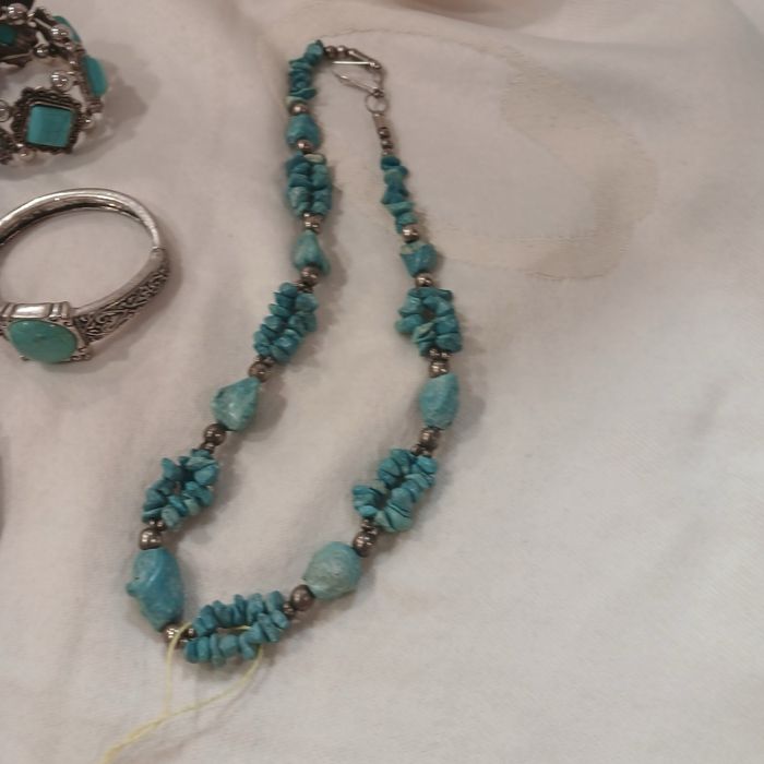 Излелия с бирюзой