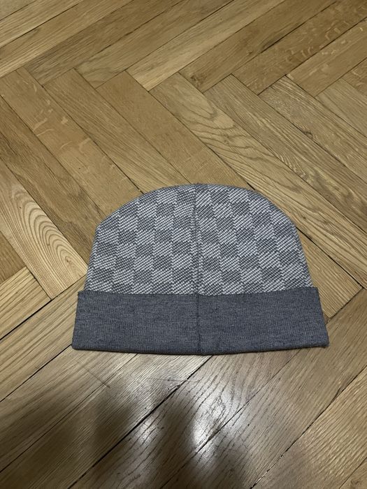 Шапка від бренду Louis Vuitton