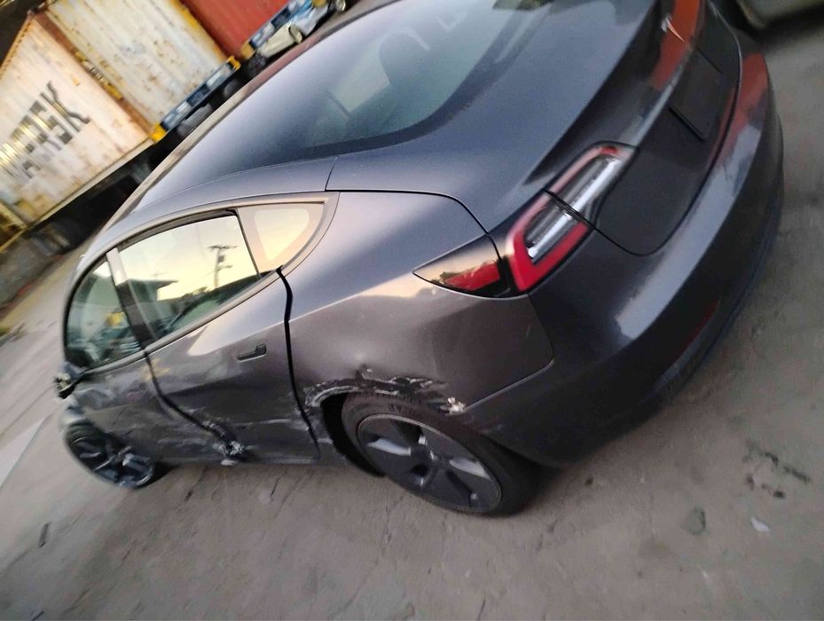 Тесла модел 3 2023 рік