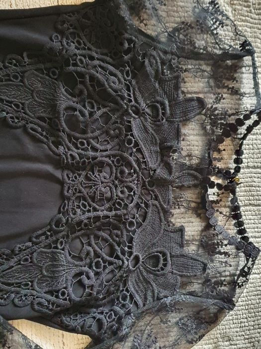 Czarne koronkowe body