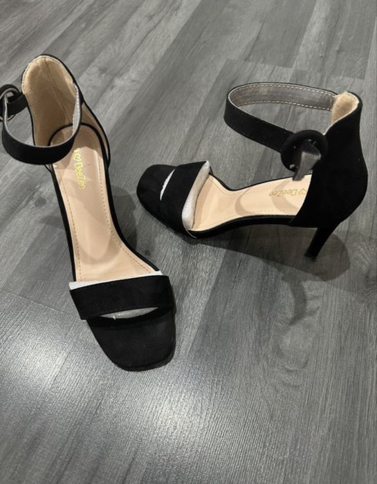 Buty na szpilce DeeZee 36