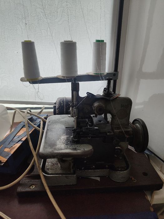Продам оверлок Marrylock740 DS