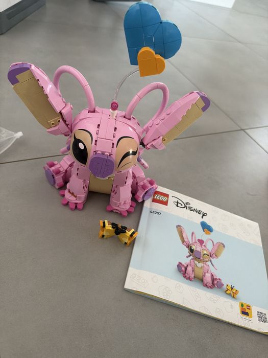 Lego złożone z instrukcją
