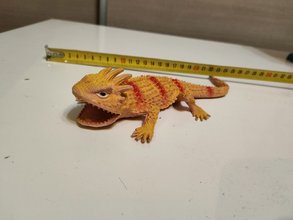 Jaszczurka kolczasta figurka