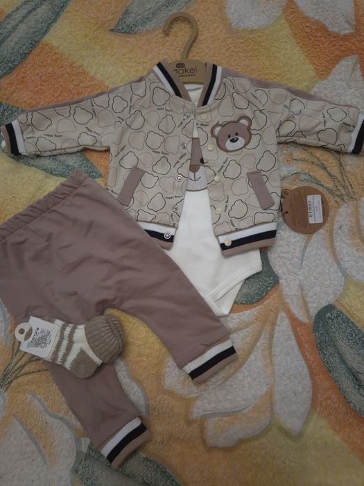 Костюмчик трійка+шкарпетки 6 9 міс.