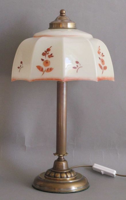 Rasowa, klasyczna, gabinetowa, stara (przedwojenna ?) lampka z mosiądzu.