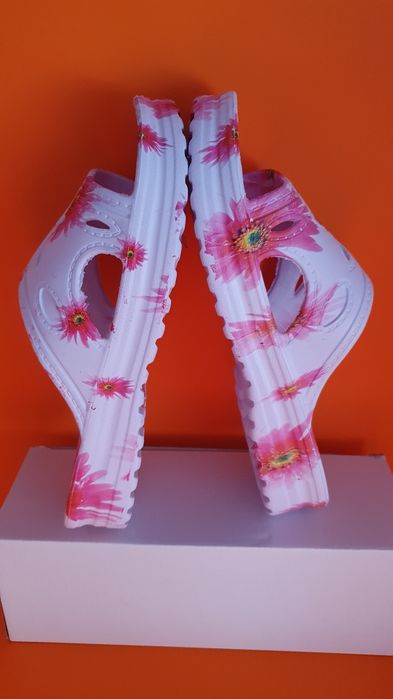 Klapki damskie wzór kwiaty / piankowe rozmiar 41 / długość stopy 25 cm