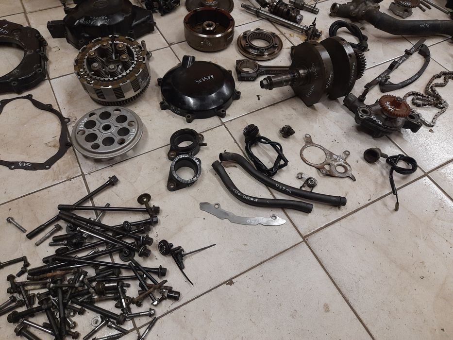 Suzuki SV 650 silnik części 98-02r. Sprzęgło głowica wał magneto kapa