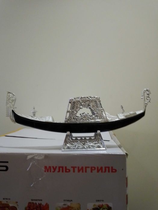 Сувенір. Пластмасовий кораблик.