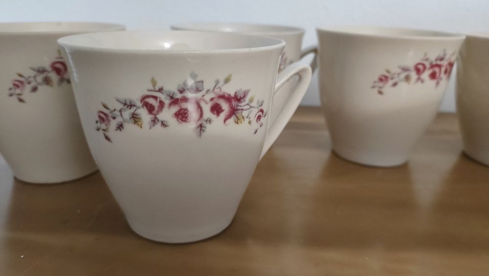 Tułowice porcelana filiżanki spodki róże 89