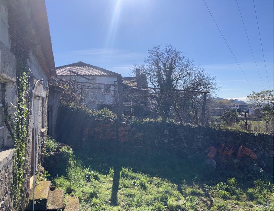 Moradia T2 a 15 min a pe do centro da vila com logradouro