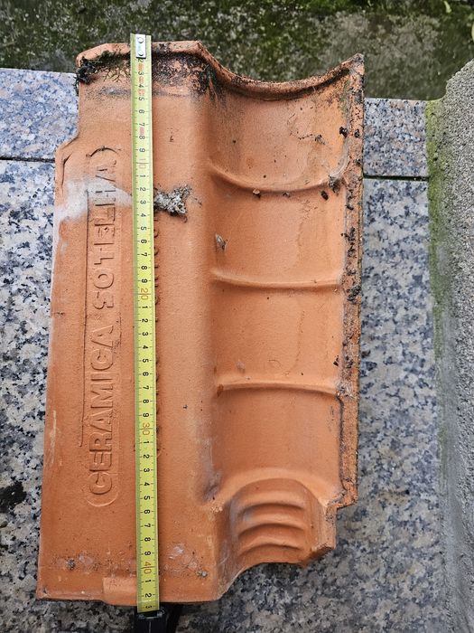 Telhas  e Topos Usadas (CERÂMICA  SOTELHA)