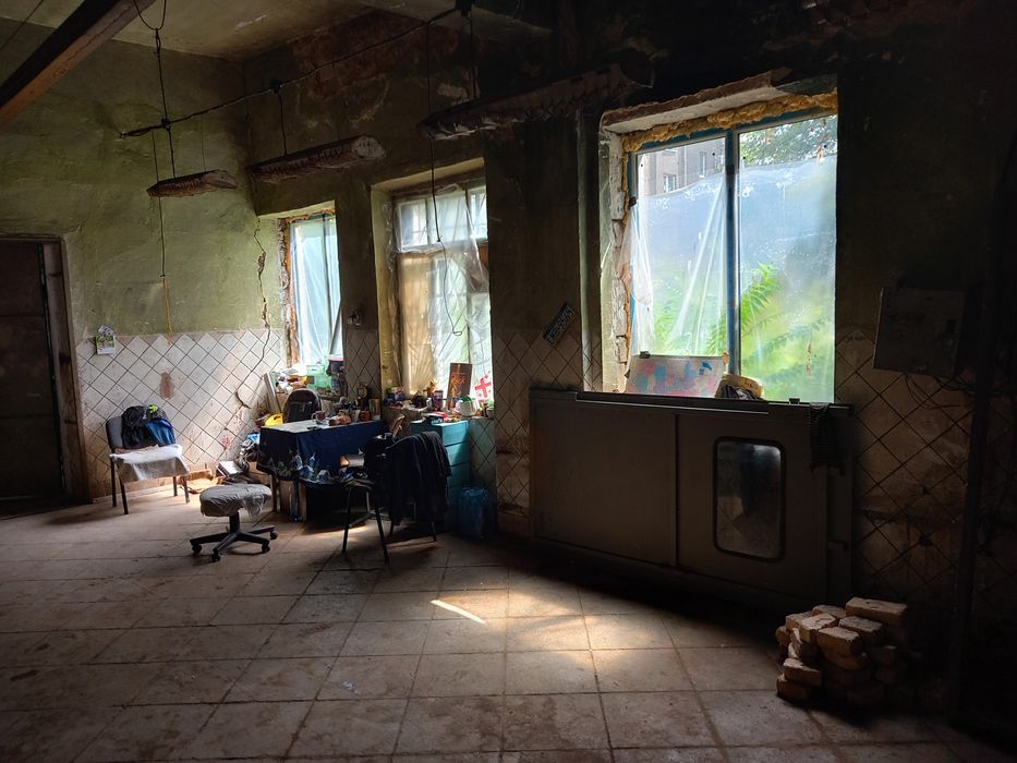 Продам СТО в центрі міста ( можливо під два окремих гаража)