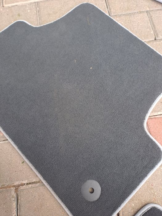 Dywaniki chodniczki audi  s3  8v5 sedan oryginalne kupione w salonie