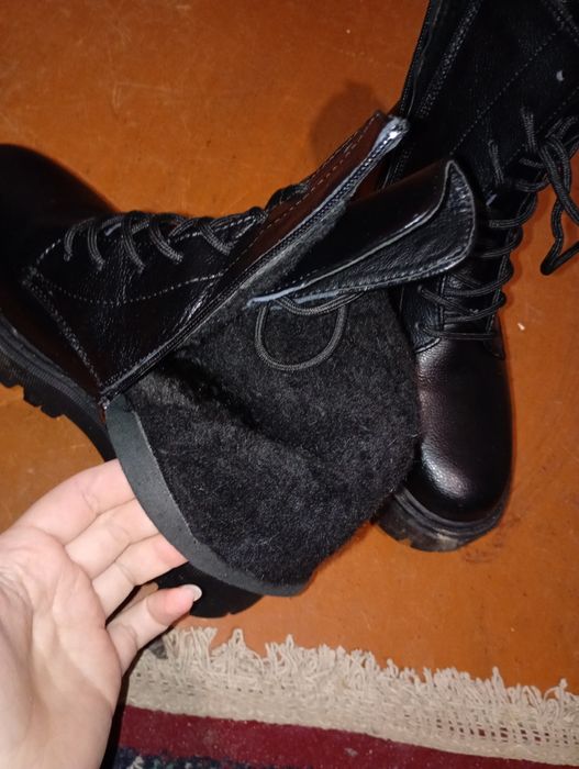 Зимове шкіряне взуття на шнурівці