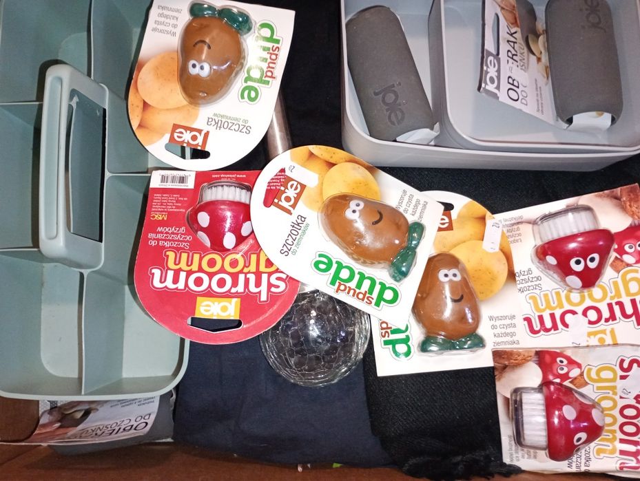 Zestaw karton mix Biedronka action inne 60 sztuk S1218