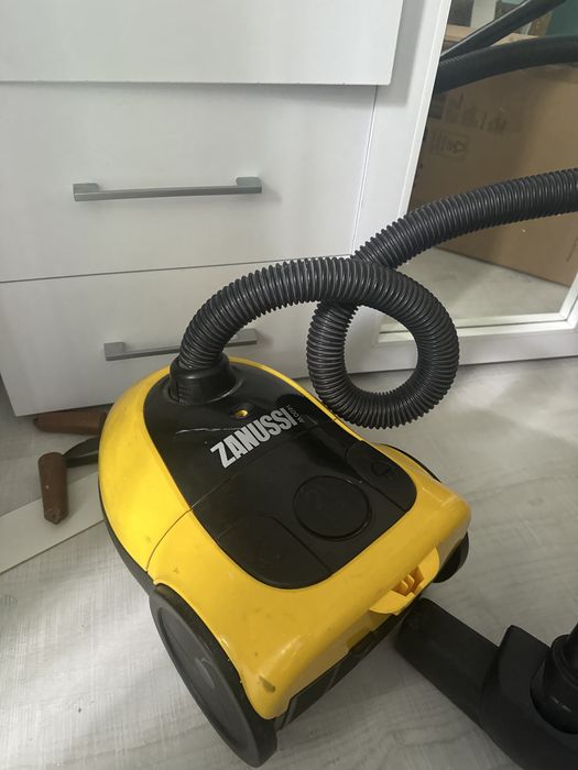 Пылесос Zanussi 1200 W