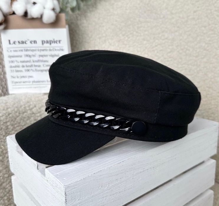 Стильна жіноча кепка