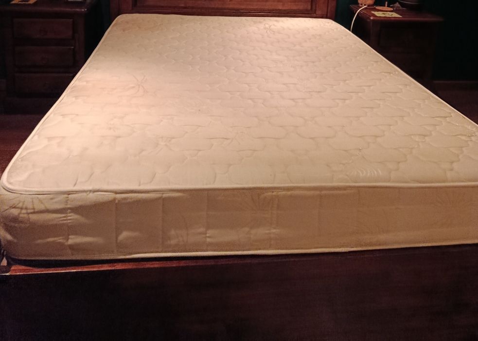 Vendo colchão cama de casal