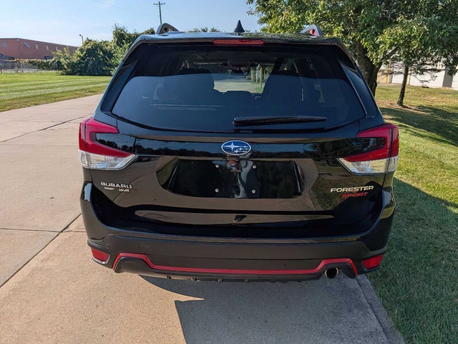 Subaru Forester      2023