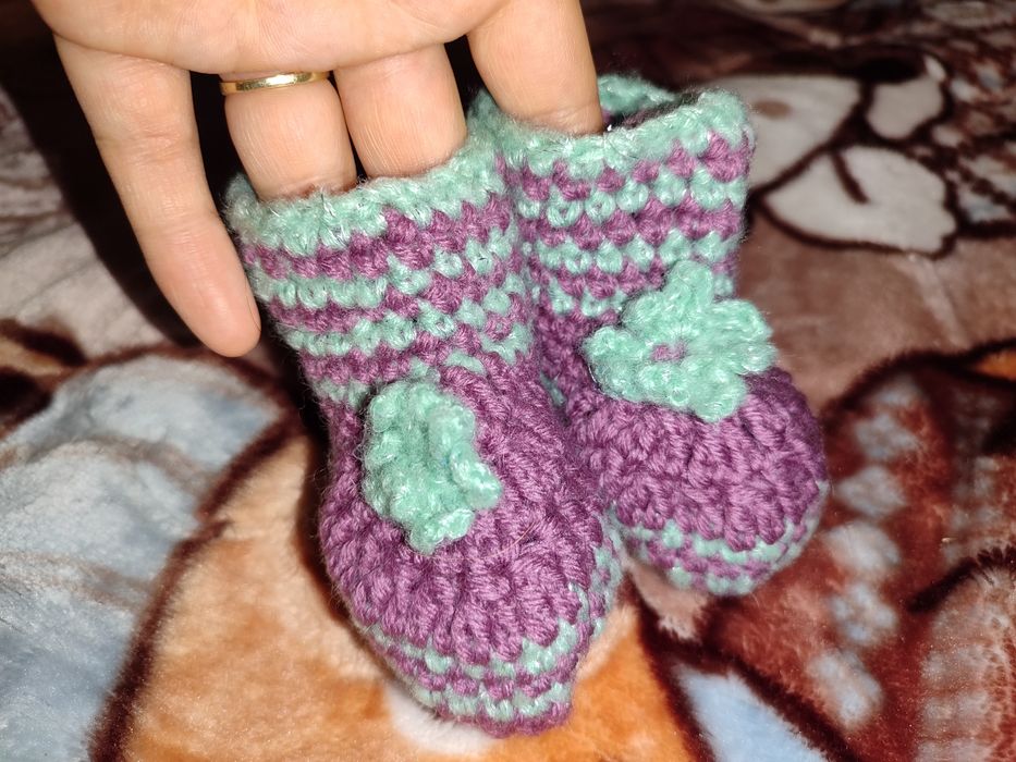 Пінетки дитячі, в'язані ручної роботи