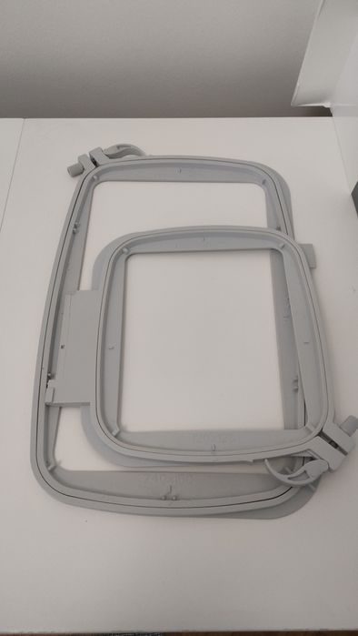 Máquina de Coser e Bordar HUSQVARNA VIKING JADE35