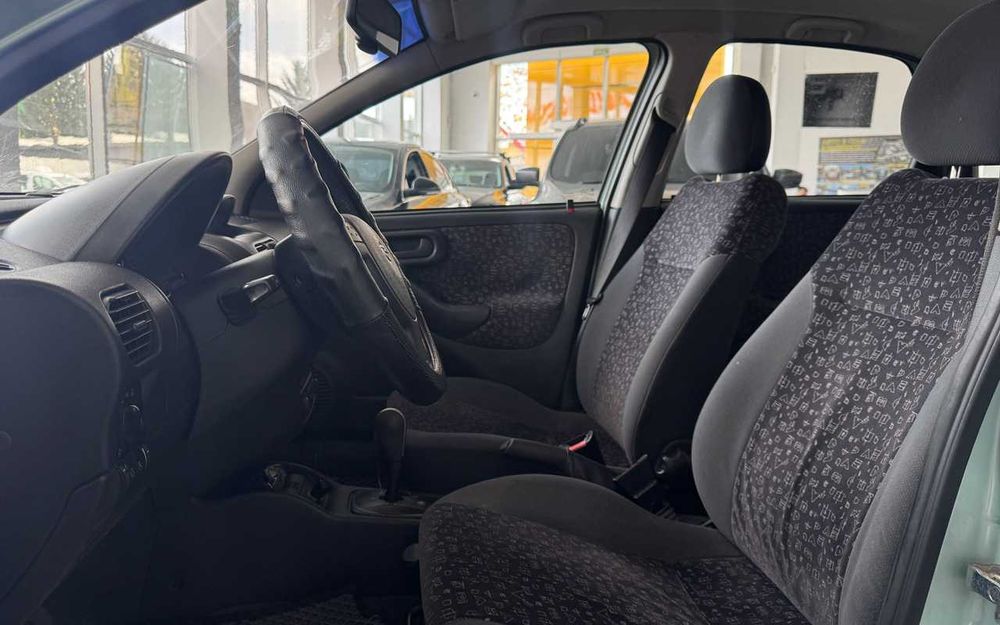 Opel Corsa 2002 рік.