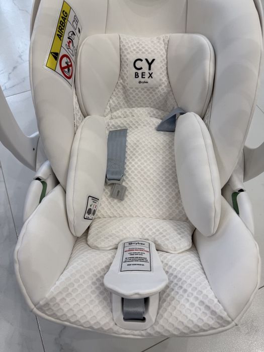 Продам  новое автокресло Cybex Cloud T i-Size Urban Mobility White