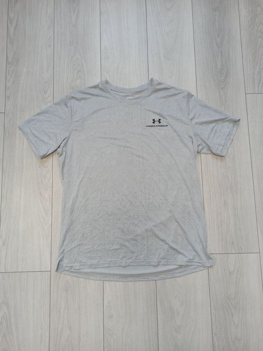 Продам футболку Under Armour