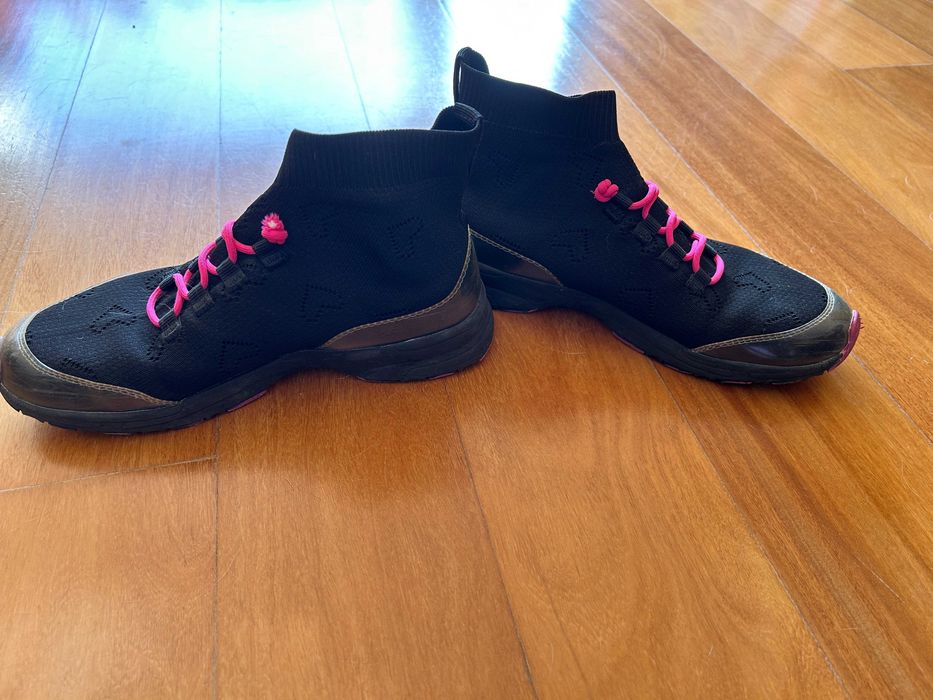 Tenis Desigual em preto