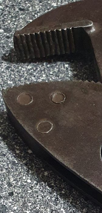 Solidny stary klucz hydrauliczny żabka