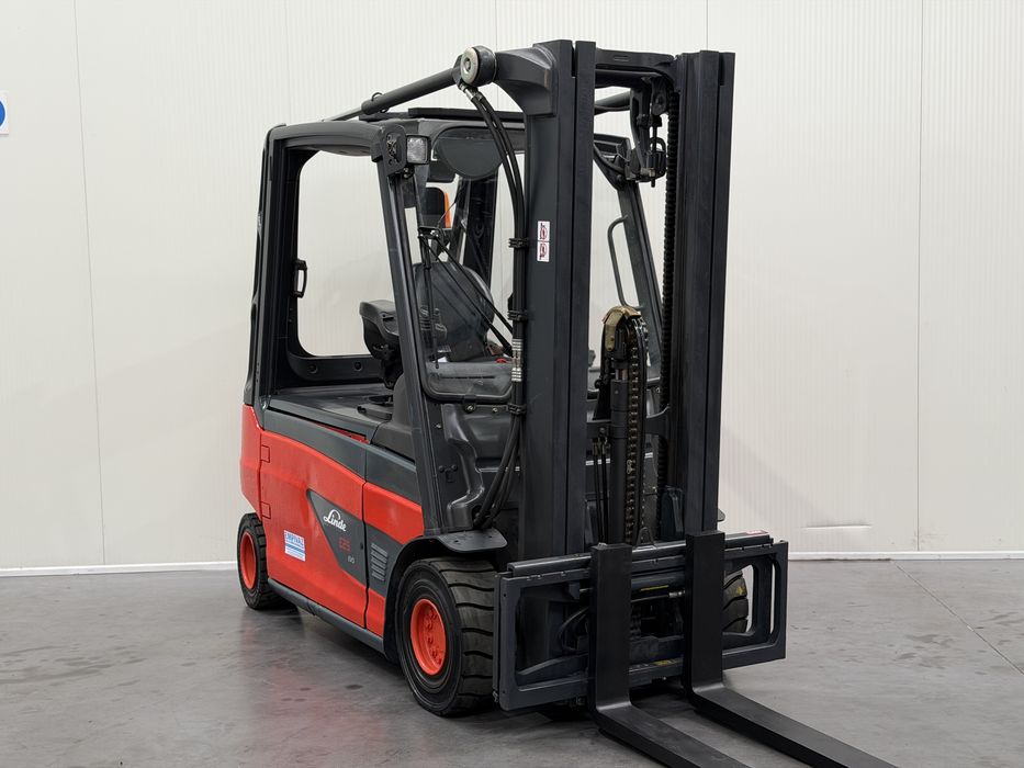 Empilhador Linde 2500Kg - Elétrico