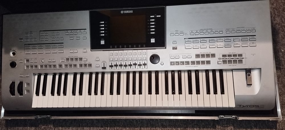 Keyboard Yamaha Tyros 3 case głośniki