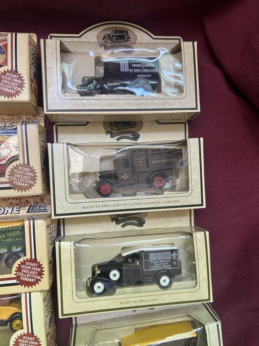 Carros miniatura Lesney e Days Gone
