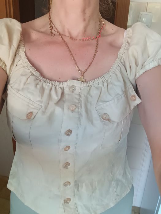 Blusa,top. Gira.  Sem marca.