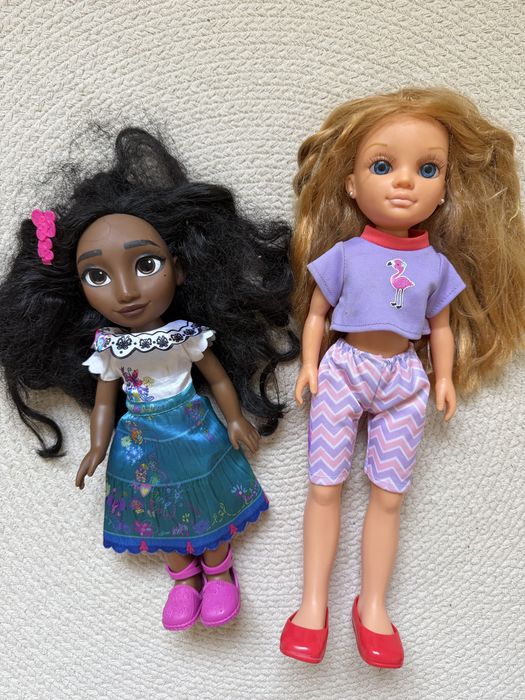 2 bonecas grandes tipo Disney – 10€