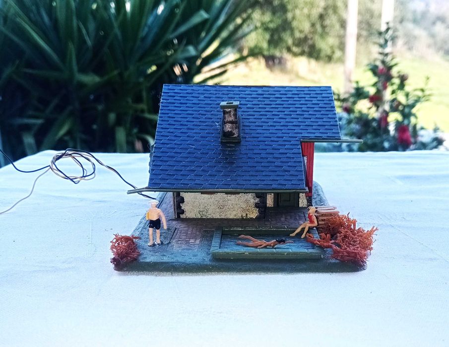 FALLER 1561, Vivenda com piscina com ILUMINAÇÃO