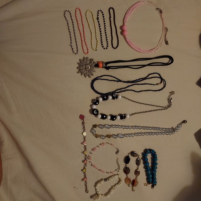 Bijuteria fantasia colares e pulseiras