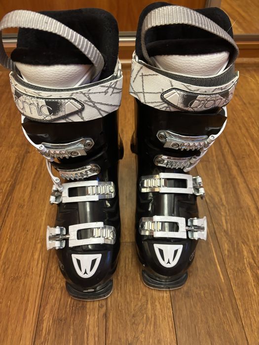 Sprzedam damskie buty narciarskie  Atomic rozm 24-25 ; twardosc 70