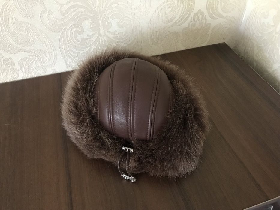 Шапка жіноча шкіряна з натуральним хутром