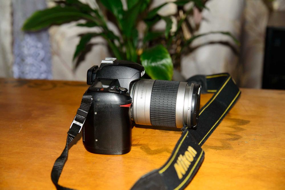 Дзеркальний фотоапарат Nikon D70
