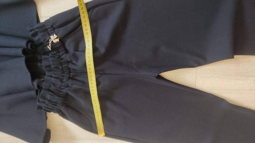 Костюм шкільний для дівчинки.