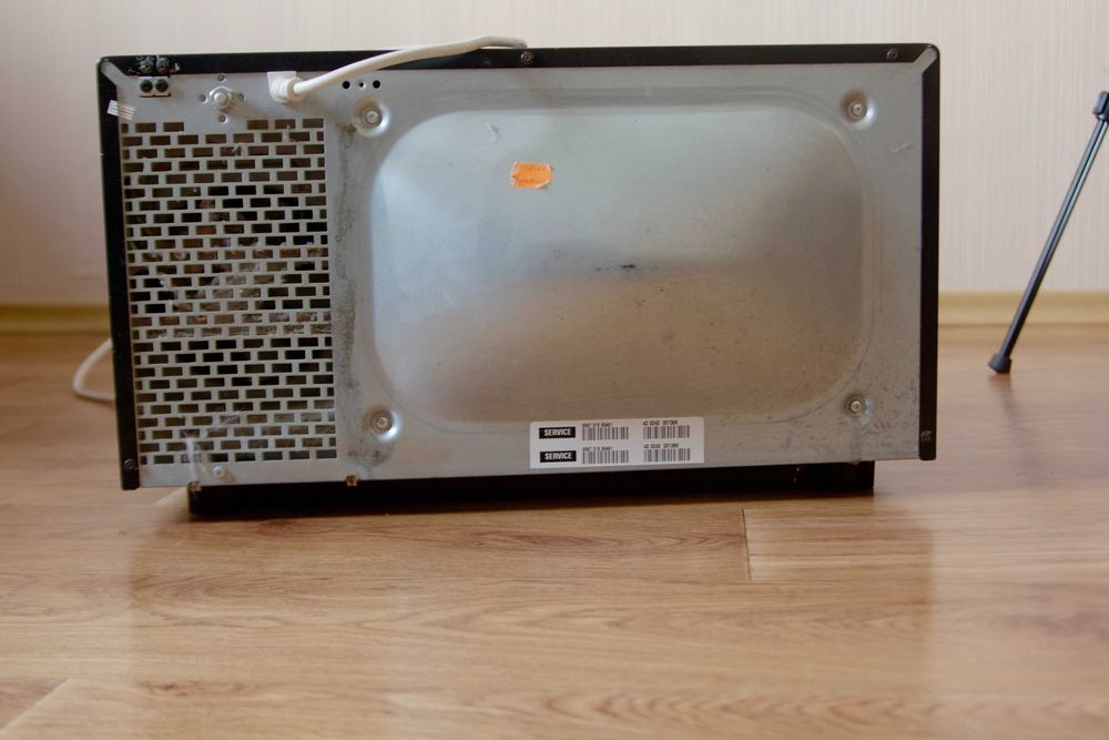 Мікрохвильова піч Whirlpool AT 315 BL