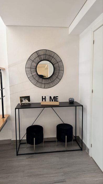 Mesa de sala e aparador