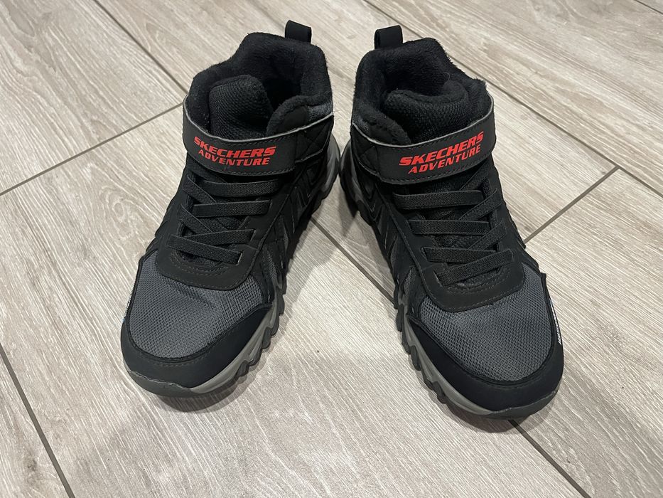 Зимове хлопчаче взуття skechers