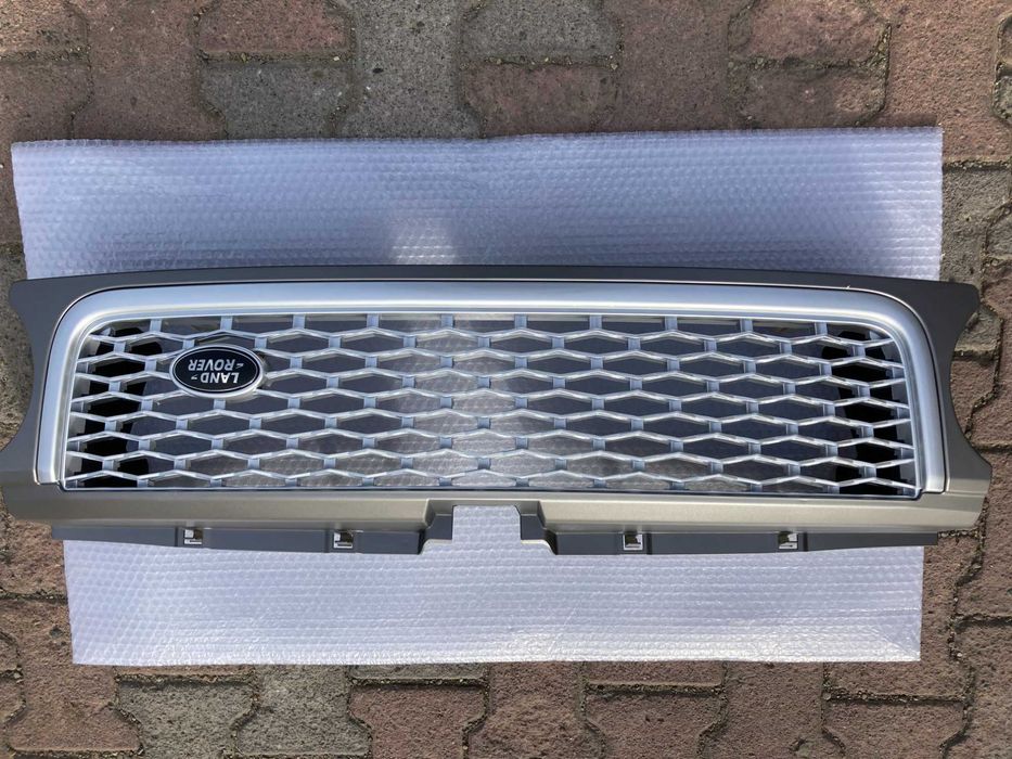 Решетка радиатора LAND ROVER RANGE ROVER SPORT 2010-2013год.