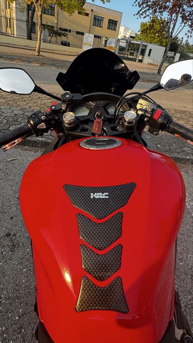 Vendo Honda CBR650F ABS, ano 2017, com apenas 23.000 km.