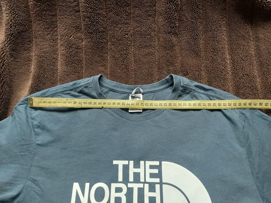 футболка фірми The North Face оригінал 

Размер:  L

Заміри детальні: