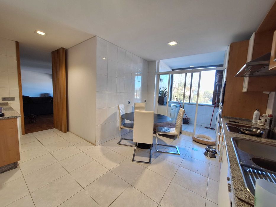 Apartamento T3 com áreas generosas no centro de Santo Tirso